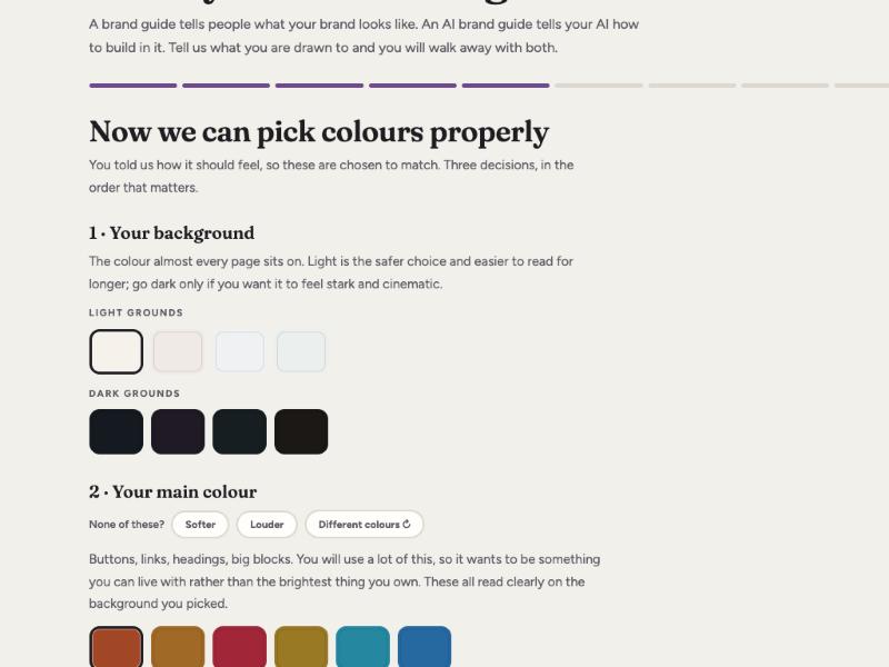 Choosing a background, a main colour and an accent from recommended swatches